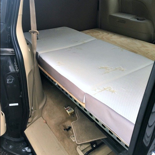 Prostor pro matraci v minivanu