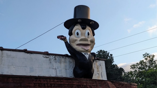 Goon with a top hat outside Kenly.